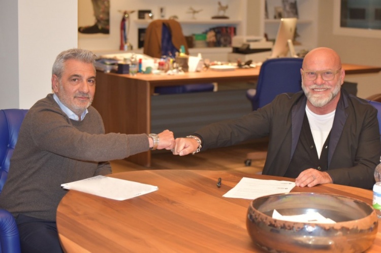 克罗托内官方：塞尔塞-科斯米成为新主帅，签约至今年6月