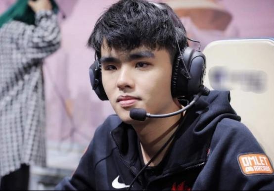 凌晨战神的辛酸上分路大聪明lwx25场排位仅获胜6场