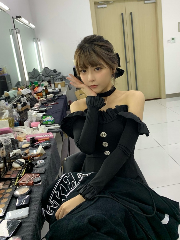 解说周淑怡晒照谁再说戴的是狗圈我就打谁