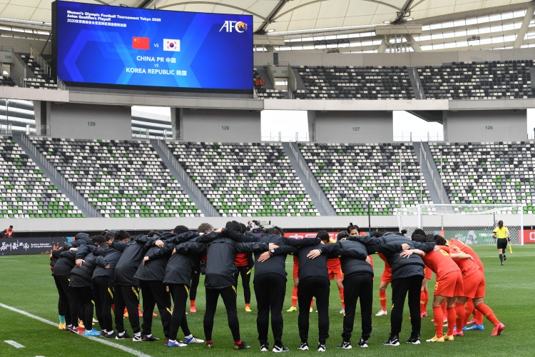深圳晚报：俱乐部不解散&还有联赛踢，对女足姑娘已是种“幸福”