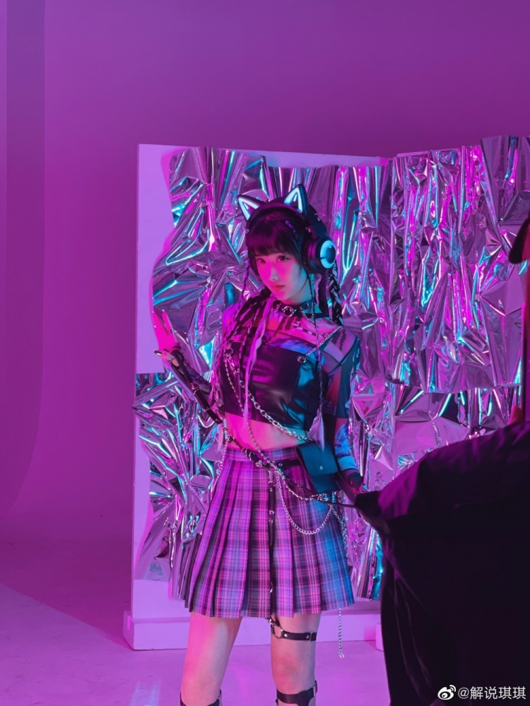 kpl解说琪琪晒照这波是赛博朋克20琪琪06