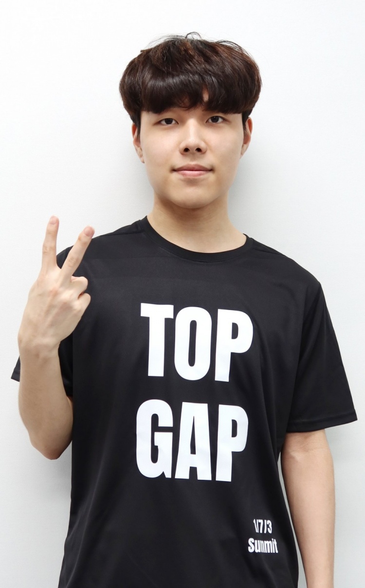 lsb给自家上单送礼物topgap上单差距