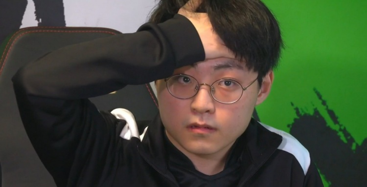 韩记者发推:showmaker决定独揽重任 所以粉丝称其为