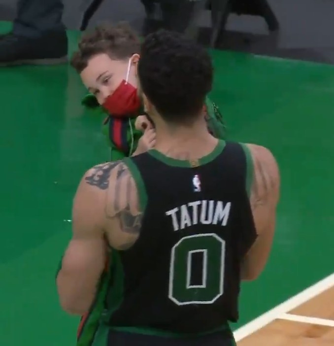 萌化了塔图姆儿子deuce与老爸一起庆祝胜利