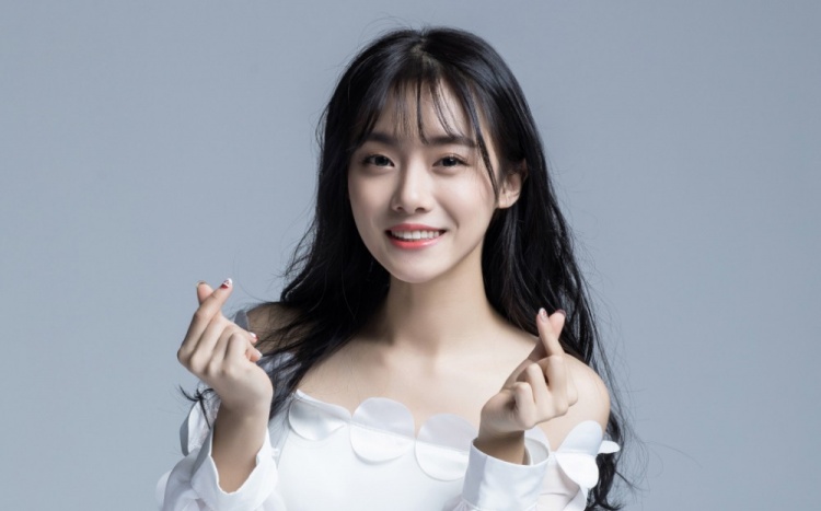 今日解说预告管泽元搭档cat进行解说场间主持人小钰