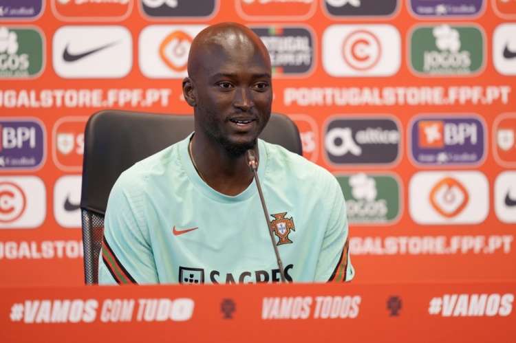 达尼洛佩雷拉真没想到葡萄牙现在就出局中柱也很不走运