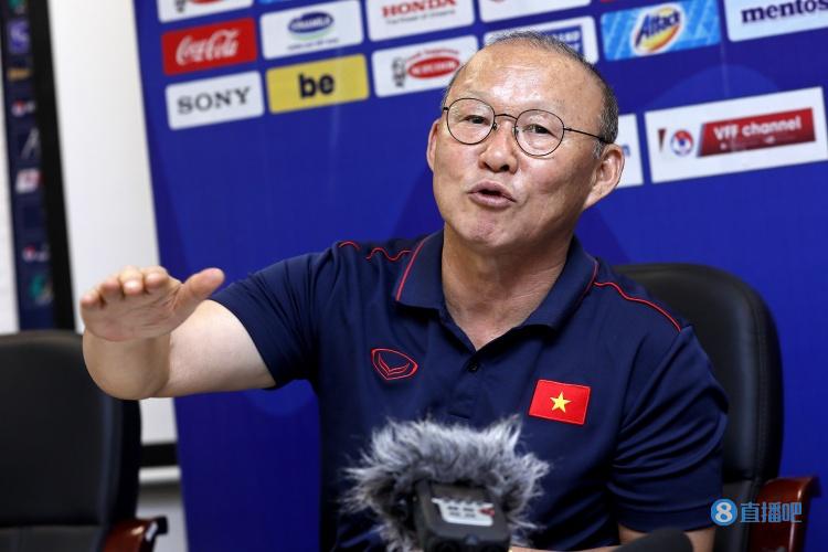 记者：越南队中场球员阮仲黄、陈明王将无缘对阵国足