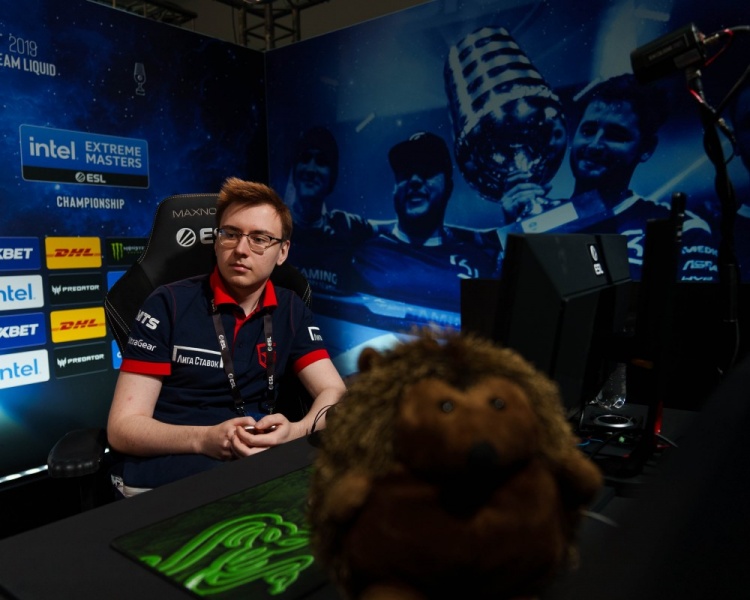 gambit线下发布会线下赛感觉更简单赛场频繁更换电脑很困扰