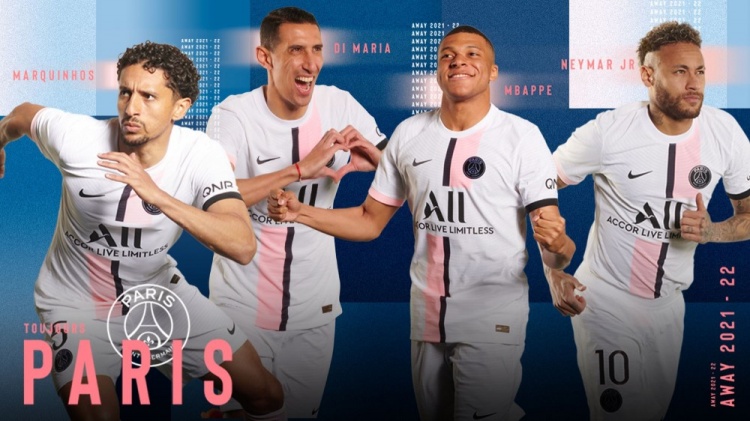 巴黎发布新赛季客场球衣：条纹百合花元素点缀，生态环保材料制成