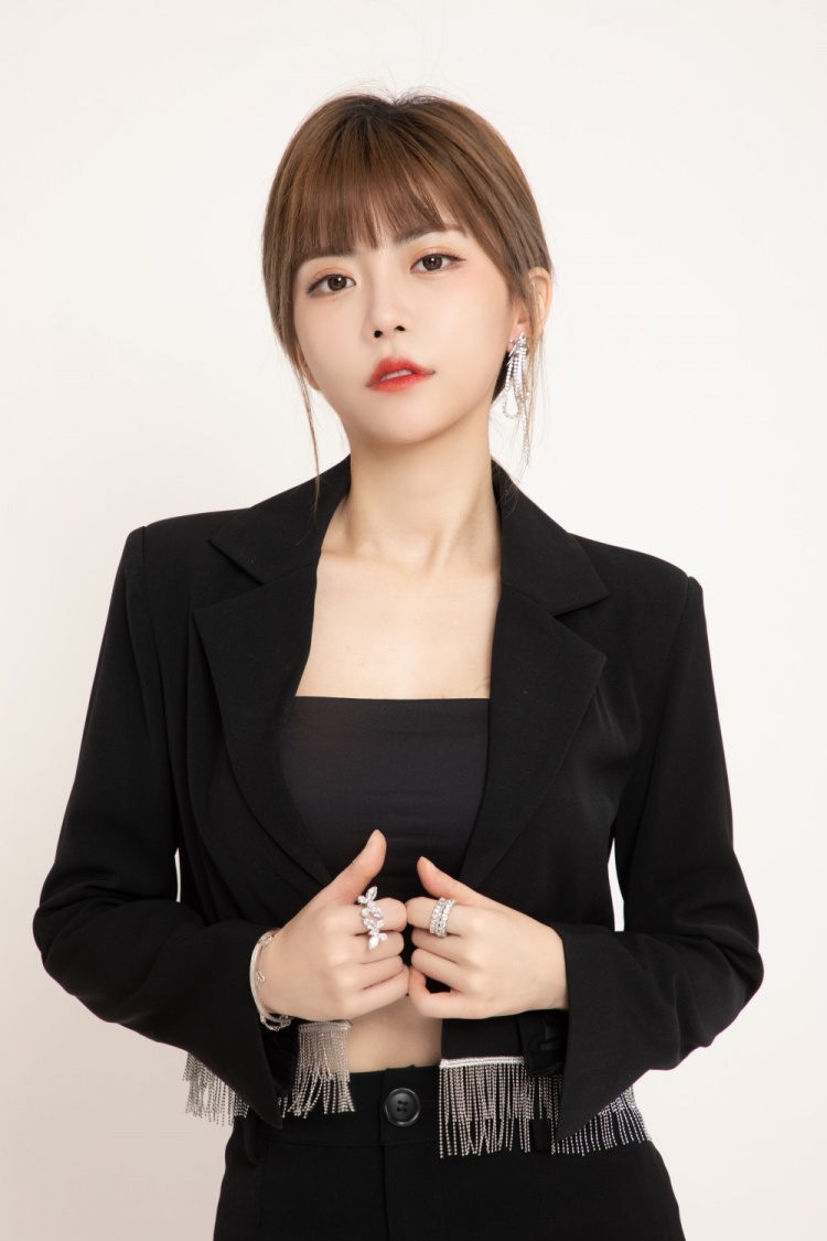 解说周淑怡晒照今天是可甜可盐限定小周