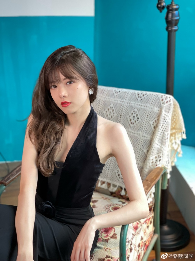 骆歆盛装出席只为七夕与你相约峡谷里