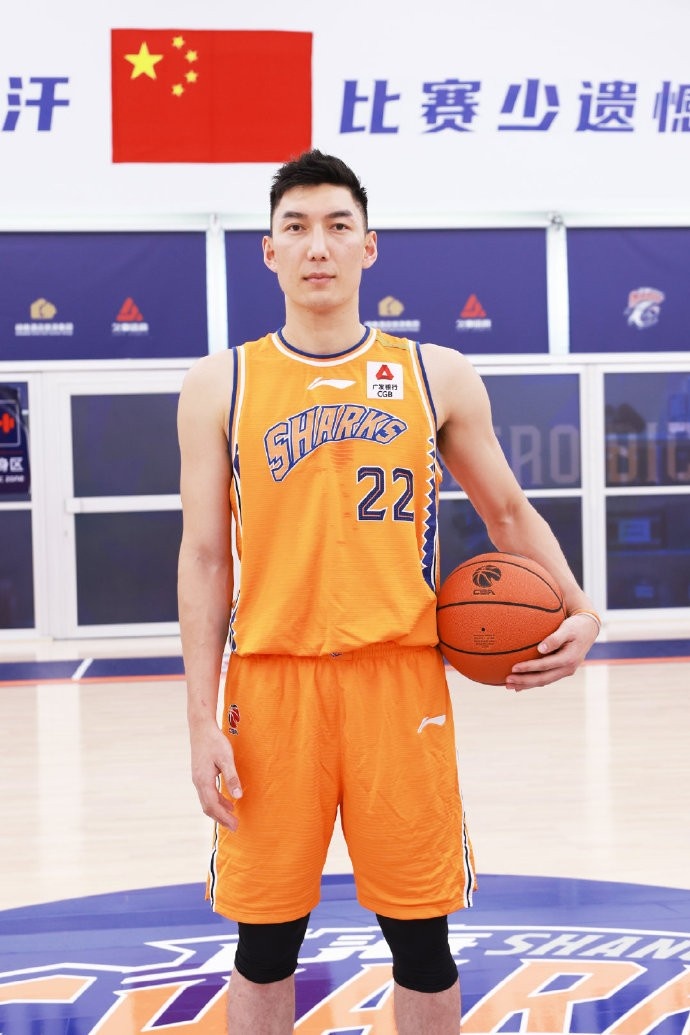 上海男篮官方王哲林担任球队队长可兰白克为副队长