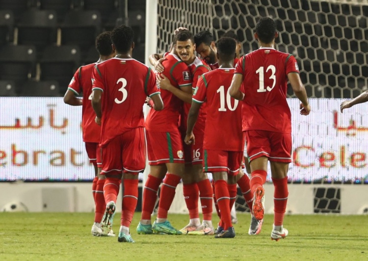 国足12强赛同组对手阿曼队4连胜结束拉练共进10球不失1球