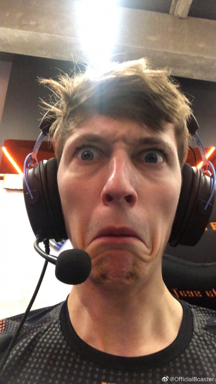 fnc职业选手boaster:希望doinb今天能够赢下这场关键的比赛