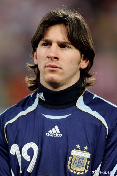 詹俊晒梅西三次首秀照片哪张照片最帅