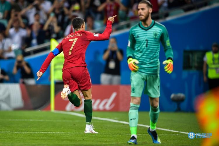 西班牙与葡萄牙近15次交手战平10场，近4场比赛有3场0-0