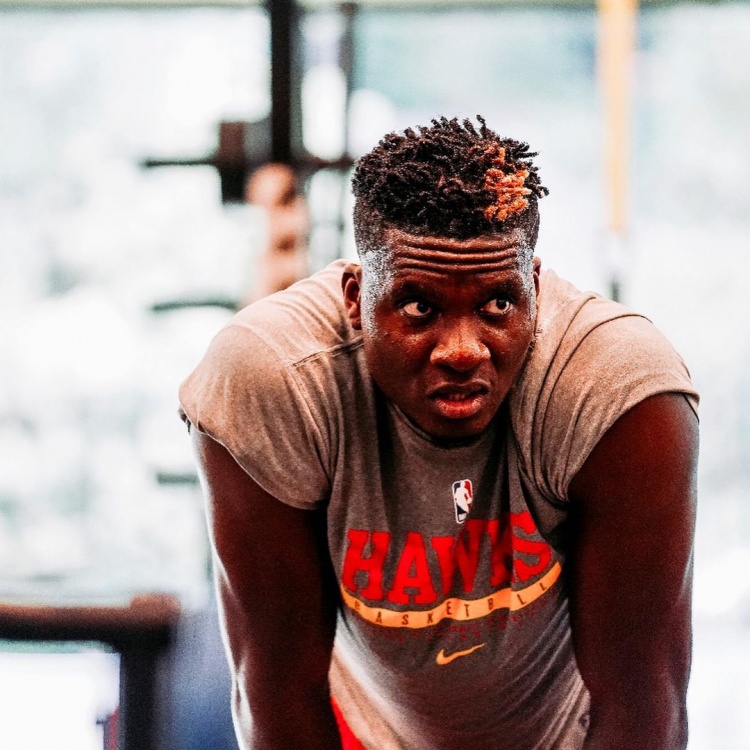 卡佩拉晒努力训练照特雷杨打趣这孩子明早肯定得去药检了