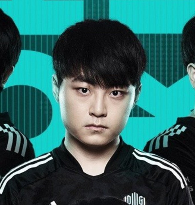 韩媒记者分享showmaker选手定妆照进化史眼神逐渐变得犀利