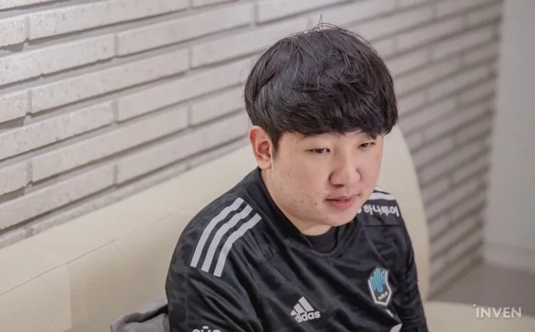 韩媒采访dkkhan夺冠是七分运气和三分技术退役后会注重健康