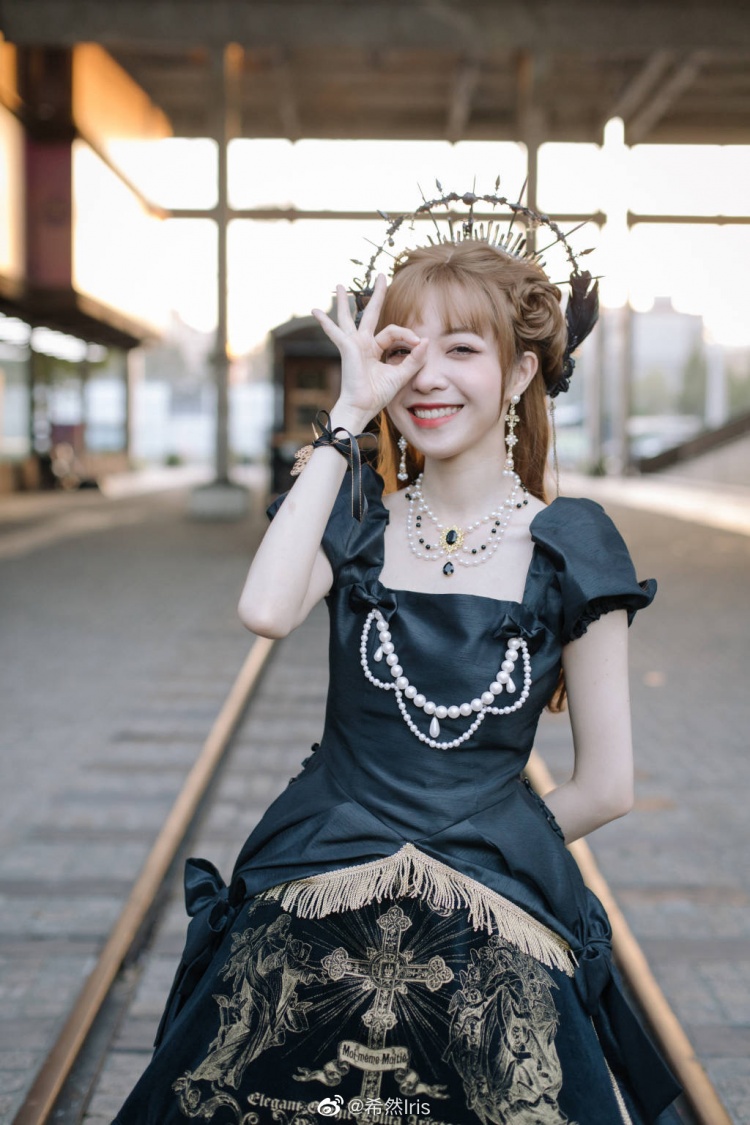 lpl主持希然晒照复习一些决赛选手们的姿势