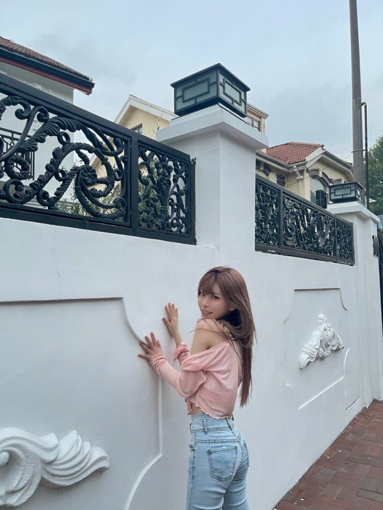 周淑怡微博晒照少女不惧年岁长