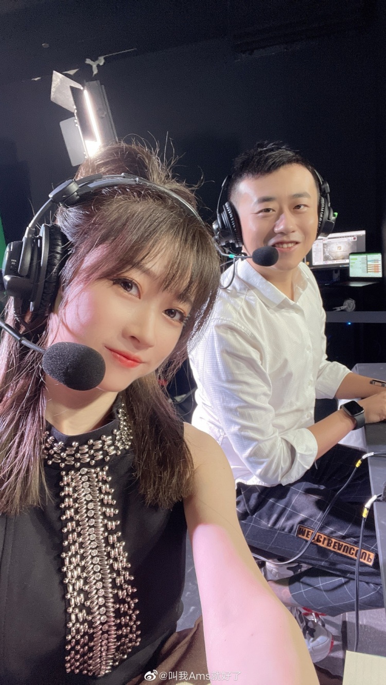 dota2解说ams晒照很荣幸和ti替补选手78老师搭档
