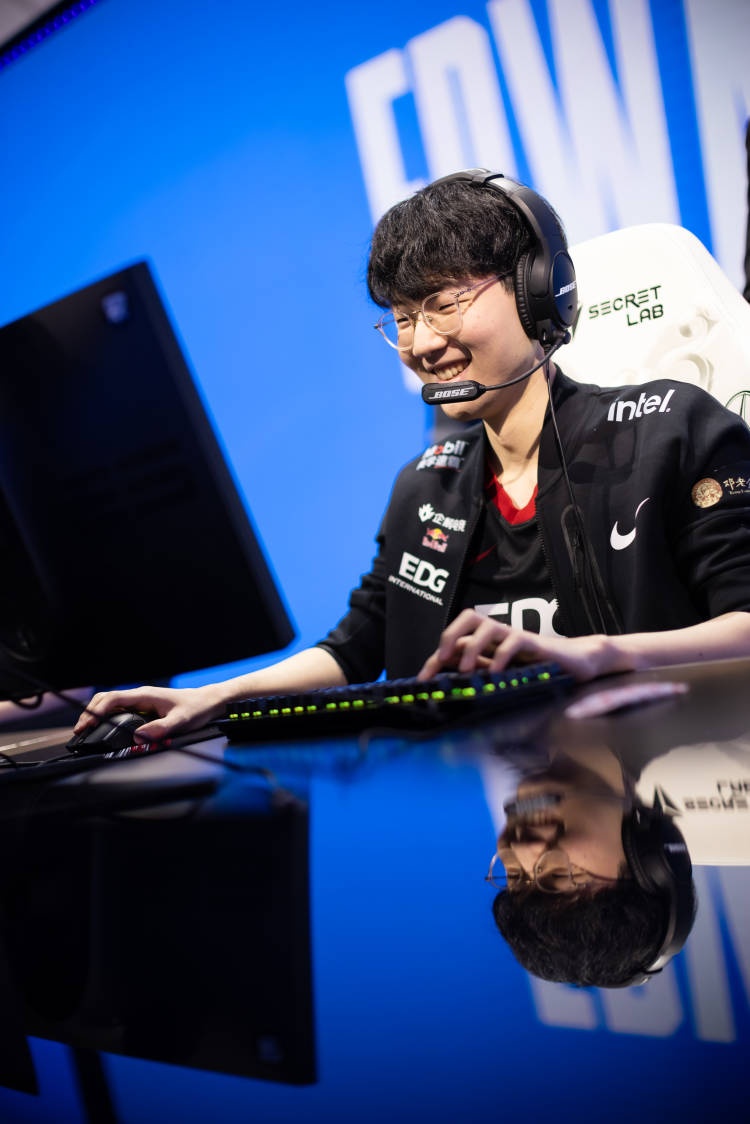 edgviper我很开心能够在世界赛上见到chovylpl更好提高自己