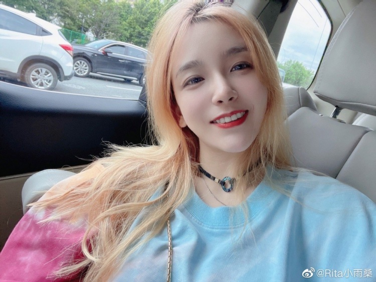 解说rita晒照今天属实是开心