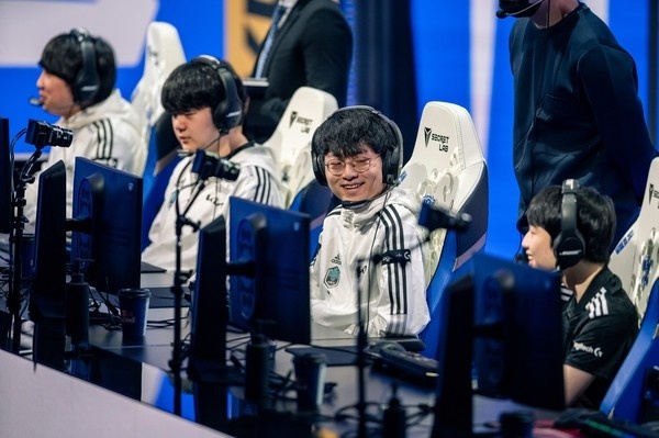 韩媒采访showmaker我正在减少负担感会努力维持好的竞技状态