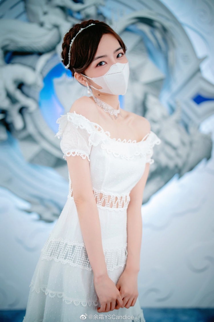 冰岛主持余霜晒照小组赛已经结束了无论如何继续加油吧