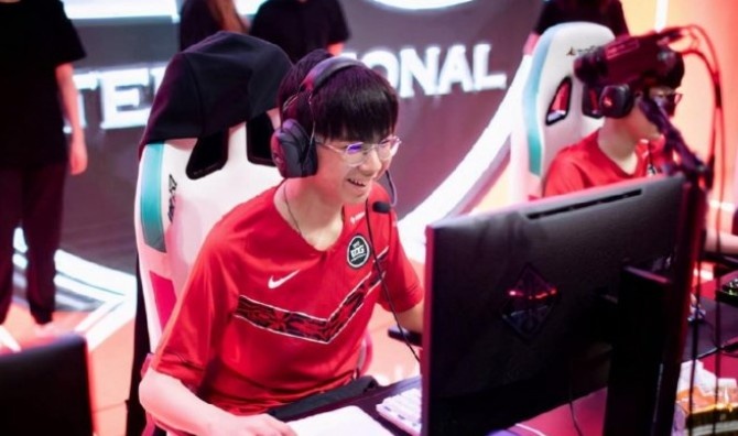 edgjunjia登顶西欧服s11参赛选手lpl三人冲上千分