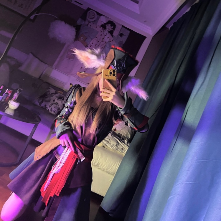 周淑怡更博晒cos照国服女克烈