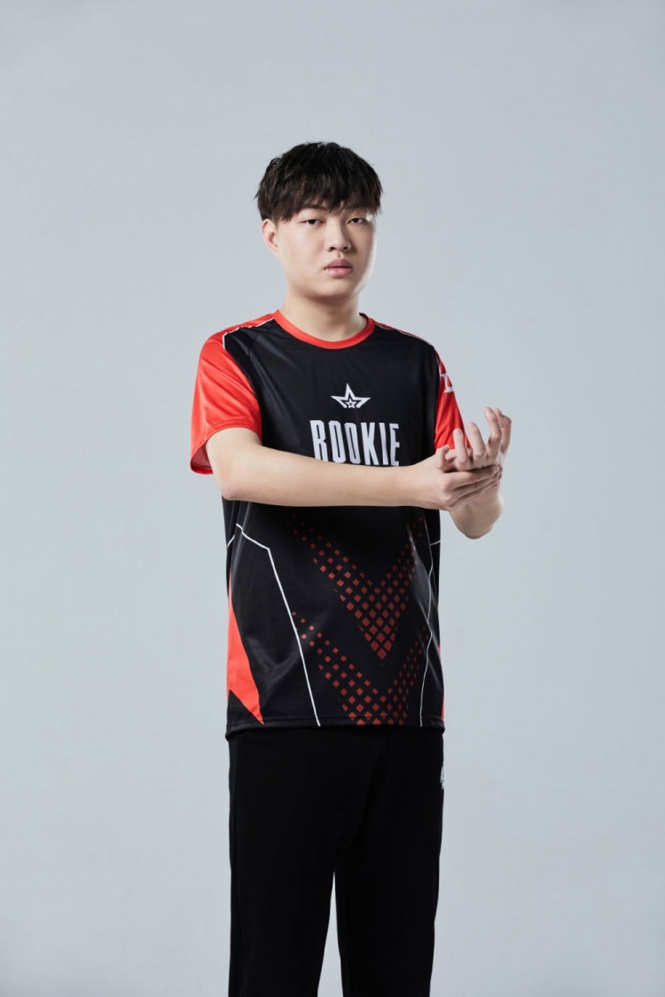 全明星新生赛icon队jkl队定妆照同台竞技称王在即