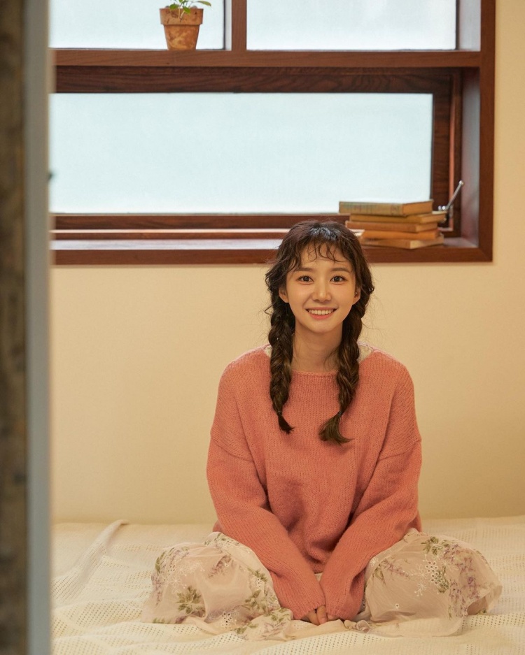 lck女主持尹秀彬晒近照继续保持这份热爱