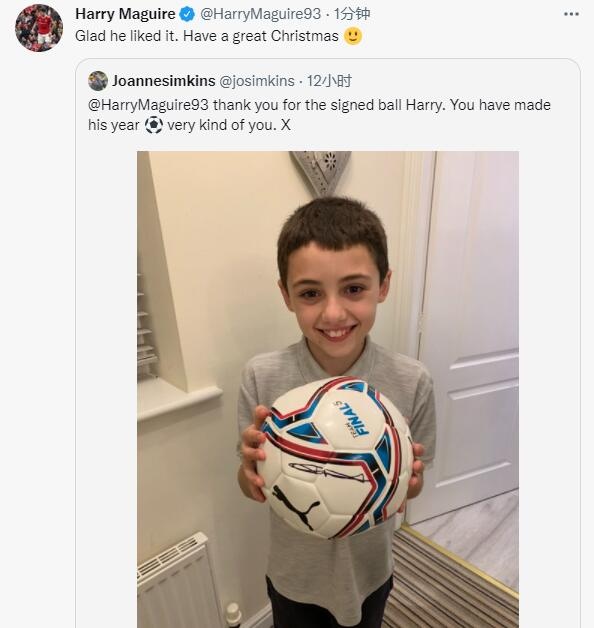 马必威Betway赠小球迷签名球：很开心他能够喜欢，提前祝你们圣诞快乐