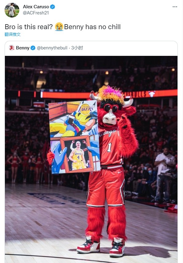 公牛吉祥物本尼牛与"湖人想念卡鲁索"的名画合影,卡鲁索本人赛后转发