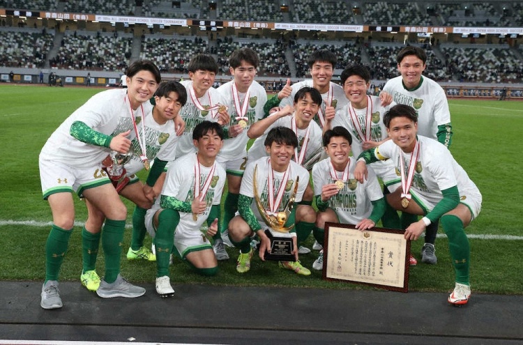 第100届日本全国高中足球选手权大会昨日落幕,青森山田4-0大胜大津