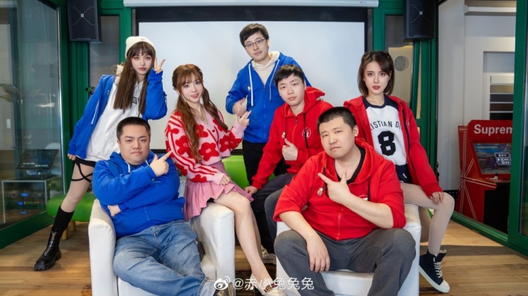 owl解说赤小兔晒照别墅轰趴下次再一起来玩