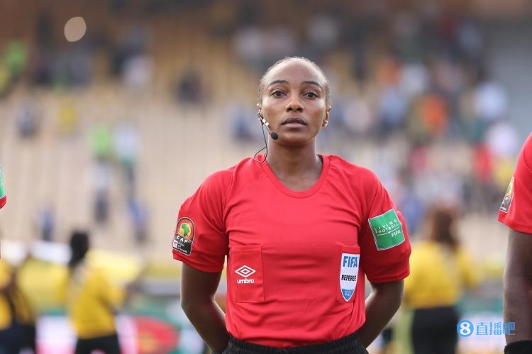 非洲杯历史上首位女主裁执法津巴布韦对几内亚的小组赛