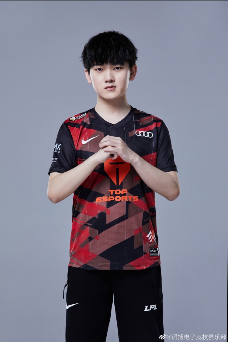 tes晒jackeylove拜年图图一到图四表情似乎都相同