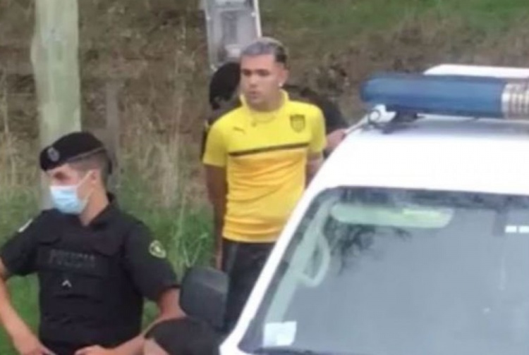 意媒：萨索洛球员斯齐亚帕卡塞因涉嫌非法持有枪支，正接受羁押