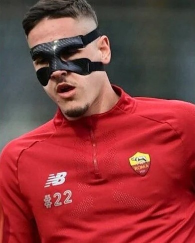 扎尼奥洛本周末戴面具参赛，制作者：重量只有20克感觉很舒适