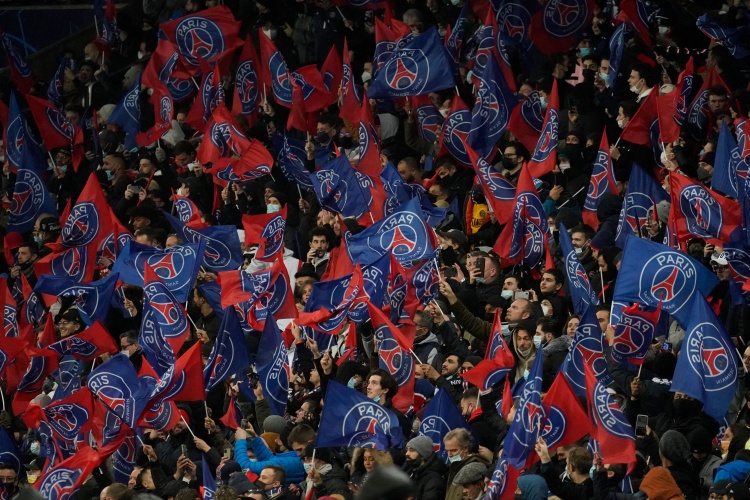 法媒：巴黎女球迷投诉巴萨主场安保人员搜身骚扰，法媒触碰敏感部位