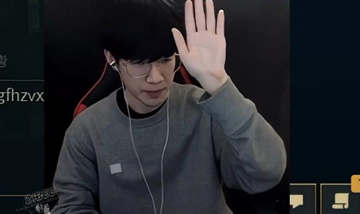 theshy住宿环境曝光 较为阴暗的地下室堪比出租屋-直播吧zhibo8.cc