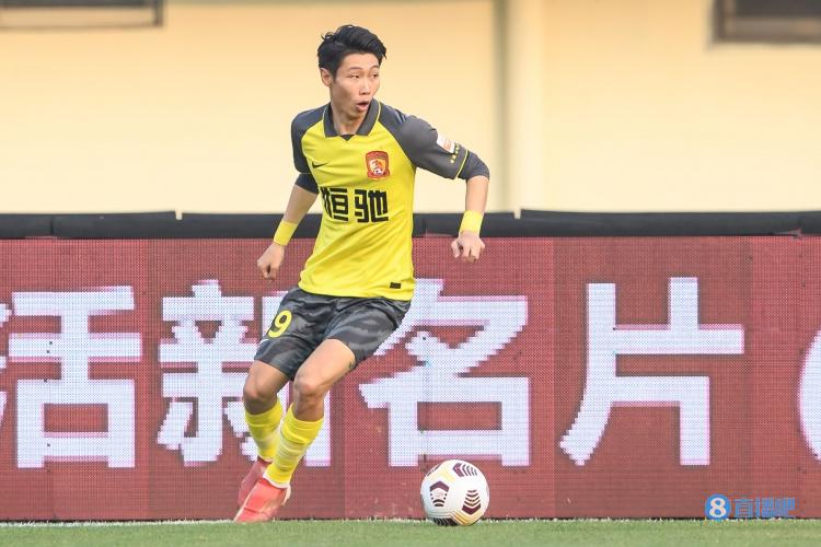 足球报：若广州队坚持要谭凯元青训补偿金，对方可能放弃签约