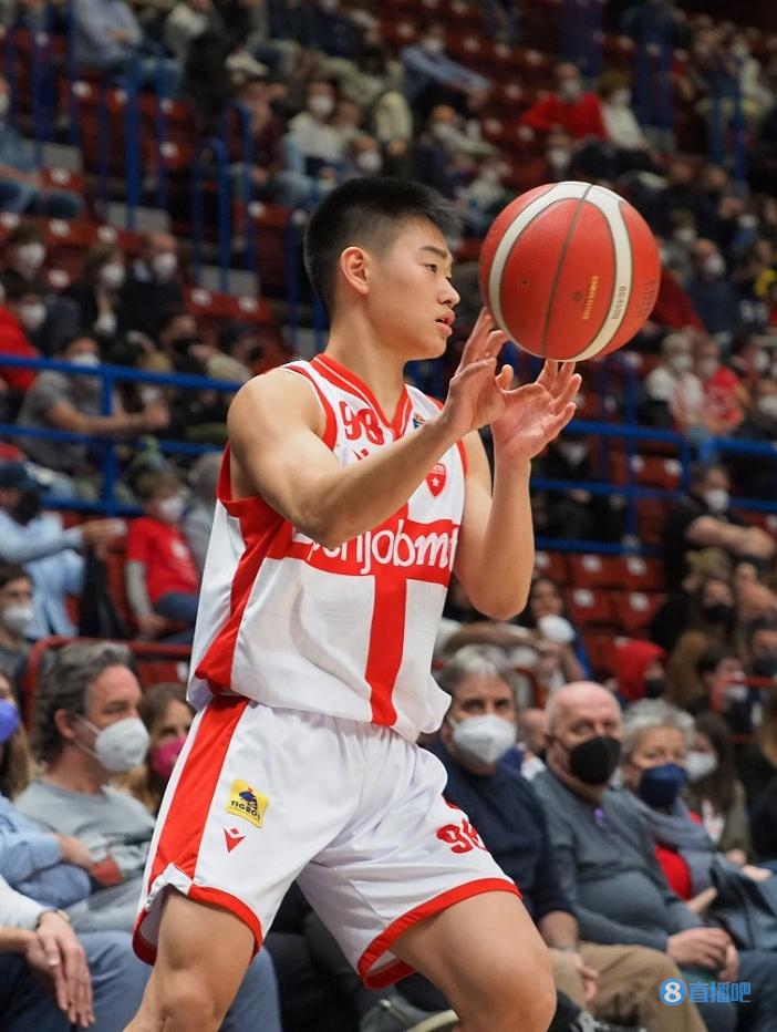 中国16岁小将赵维伦在意大利新生代杯小组赛狂砍21+7 率队大胜
