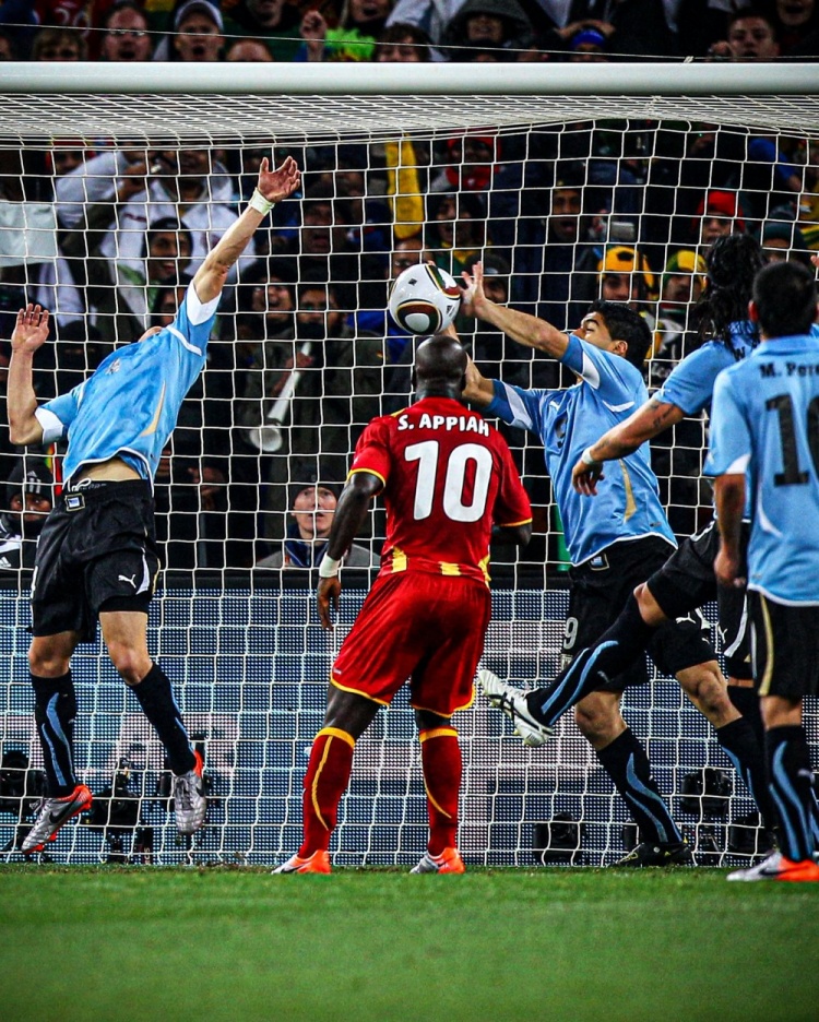 【世界杯名场面】2010世界杯，苏牙用手挡出加纳必进球