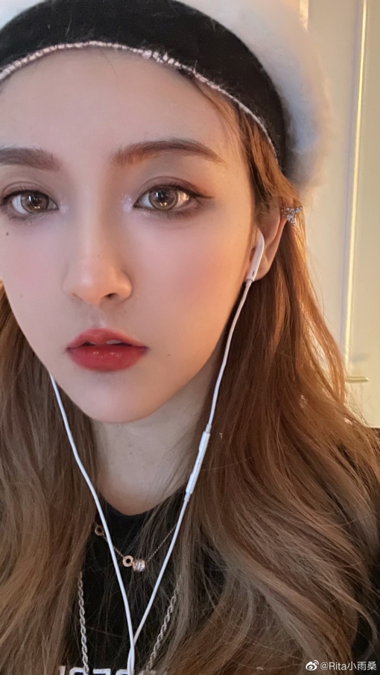 郭艾伦微博互动lol美女解说rita一个人喝两碗汤奥