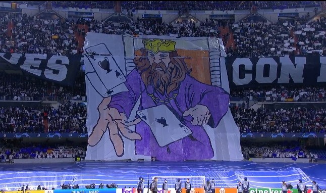 皇马球迷展示巨型tifo不要和欧洲之王掰手腕