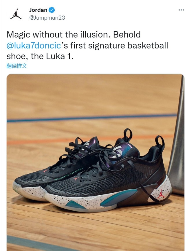 瞧瞧帅不帅02东契奇复出首战上脚个人首款签名战靴卢卡1代